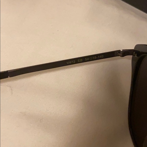 Vera Wang sunglasses - Picture 3 of 6